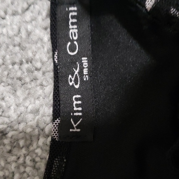 Kim & Cami Polka Dot Sleeveless Top - Picture 13 of 15